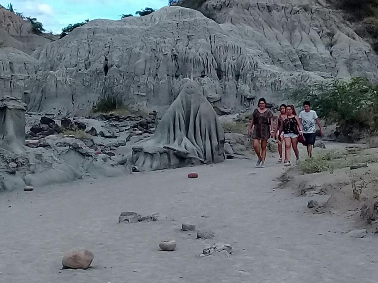 Posada Turistica Noches De Saturno Villavieja Exterior foto
